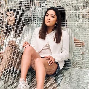 Meet your Posher, Ana